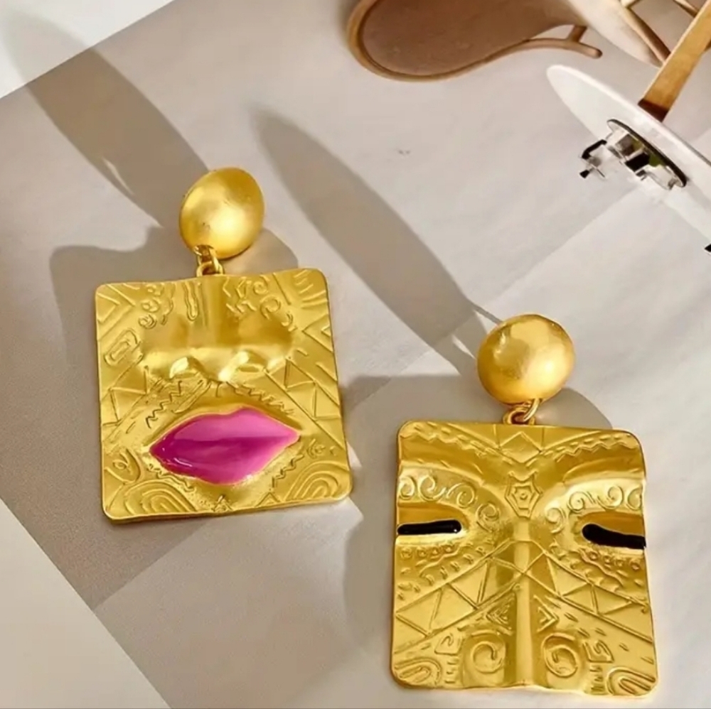 NWT! Golden Rectangle Abstract Face 14K Gold Plated Retro BOHO Dangle Earrings